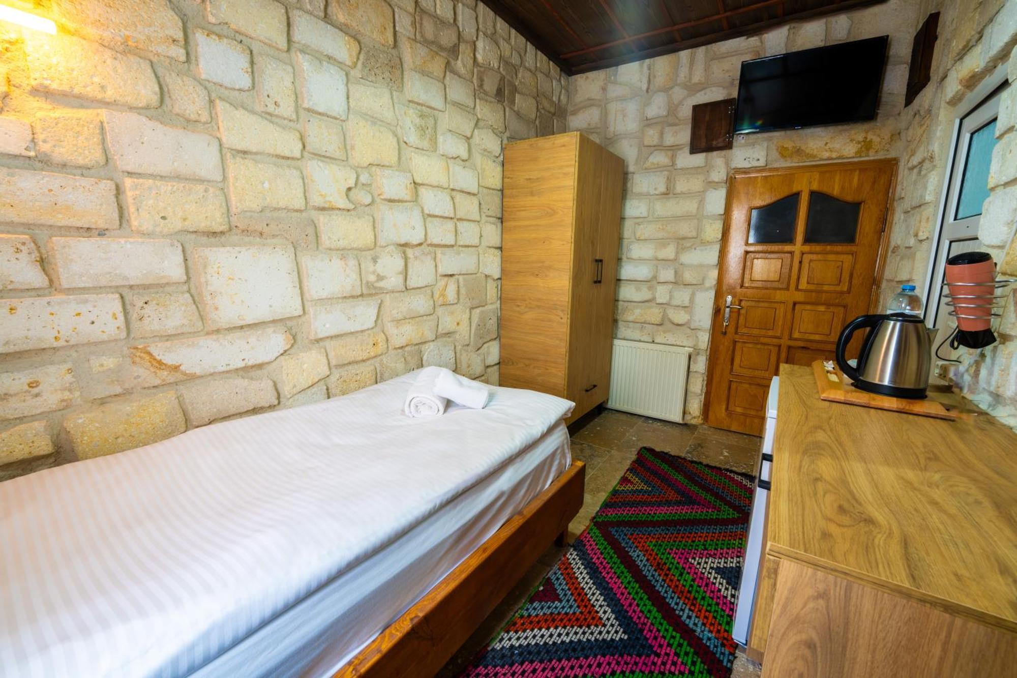 Crazy Horse Hostel *