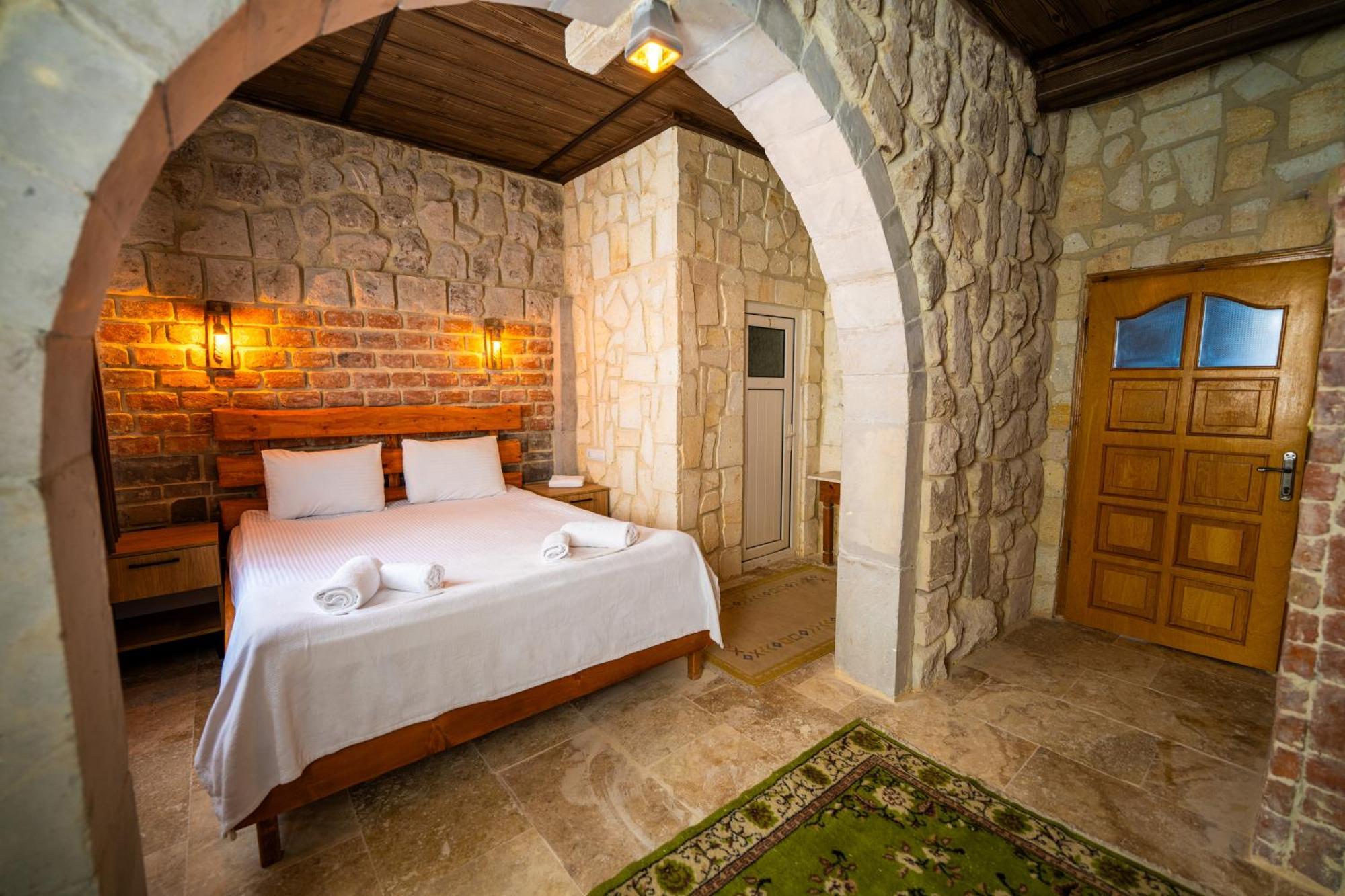 Hostel Crazy Horse *